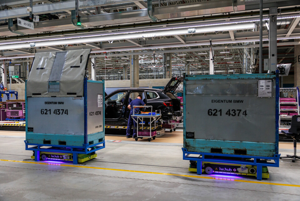 Smart Transport Robots (STR) are a key part of BMW’s direct delivery concept at Debrecen