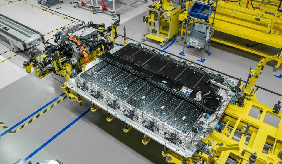 He builds the shell of the electric Porsche Cayenne