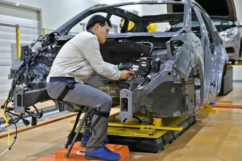 Hyundai’s chairless exoskeleton device is being tested across the company’s North American facilities Hyundai Kia chairless exoskeleton