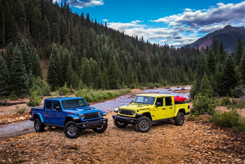The 2024 Jeep Gladiator Mojave X (left) and 2024 Jeep Gladiator Rubicon X 2024 Jeep Gladiator Mojave X (left) and 2024 Jeep Gladiator Rubicon X