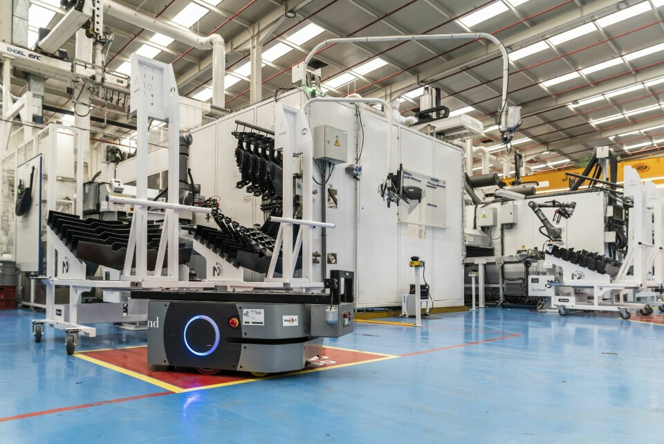 The LD-250 AMR is fully autonomous and has been designed to dramatically increase productivity in manufacturing and logistics operations. It achieves this by increasing throughput, eliminating errors, and improving material traceability Omron robotics 3