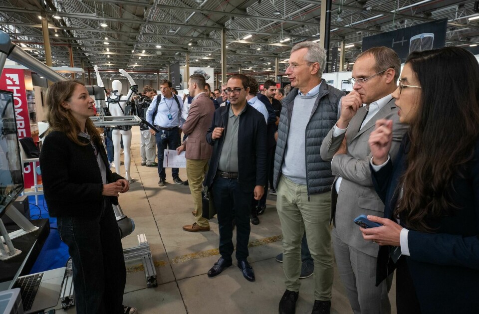 From robot vision to digital twinsStellantis is implementing tools that require minimal downtime and transformation costs, including Inbolt’s vision system and a digital twin cloud system with Autodesk StellantisExecutivesVisitBoothsat2024FactoryBoosterDay