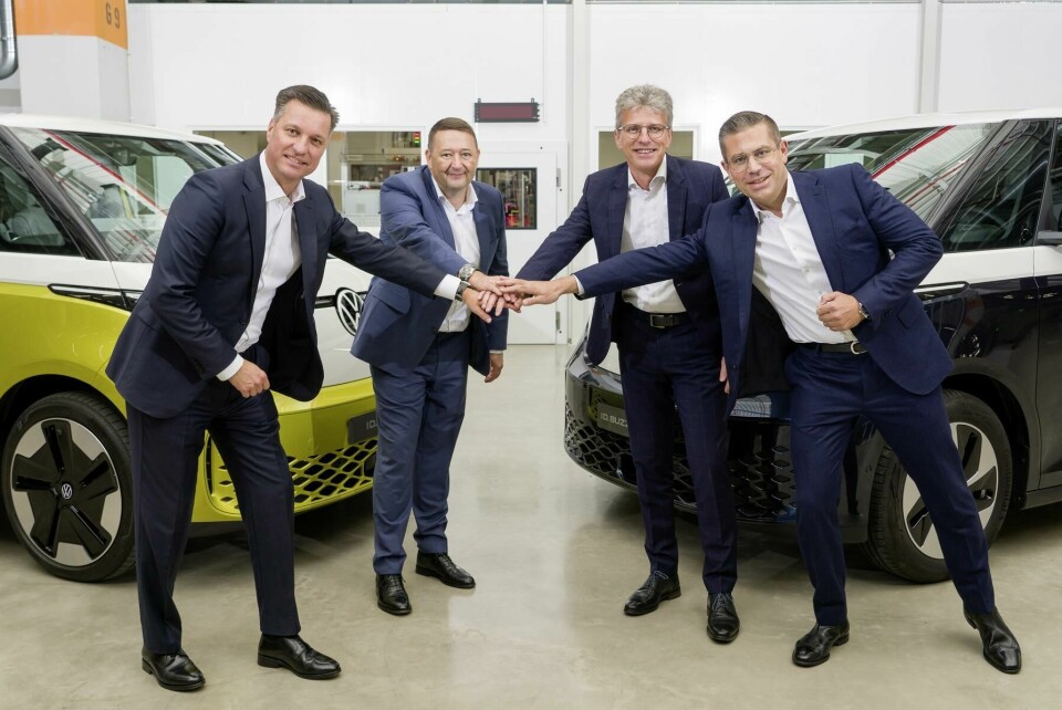 From left to right: VW’s CTO and chairman of Powerco, Thomas Schmall, Jörg Teichmann, PowerCo Chief Procurement Officer, Ralph Kiessling, EVP Energy & Surface Technologies at Umicore and Umicore CEO Mathias Miedreich. (Source: Volkswagen AG) Volkswagen, Umicore form joint venture in Europe for cathode material production
