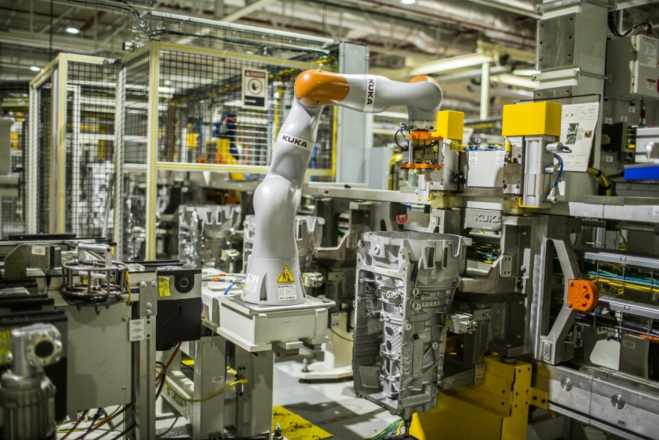 Optimising the process: AI in robotic assembly cells Automated transmission assembly at Ford Livonia