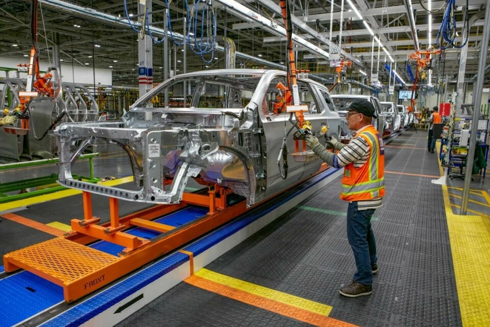 Inspecting the 2021 Chevrolet Tahoe line at GM’s Arlington Assembly’s new, 1 million sq,ft bodyshop GM Arlington Assembly bodyshop