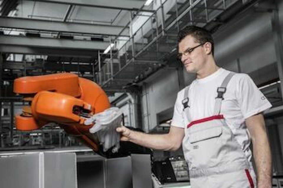 Taking care Fenceless robot, Audi