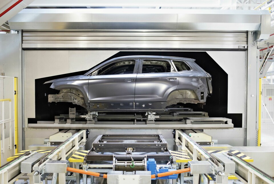 Painting sideways skoda-side-dry-line-process-paint-shop