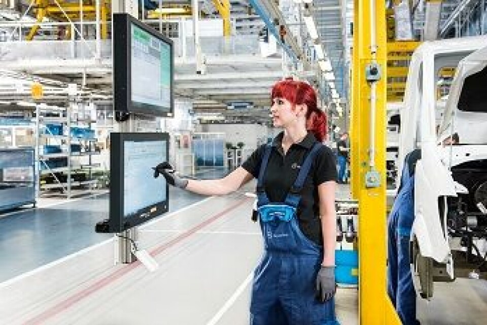 Intelligent production Assembly hall, Mercedes-Benz Ludwigsfelde