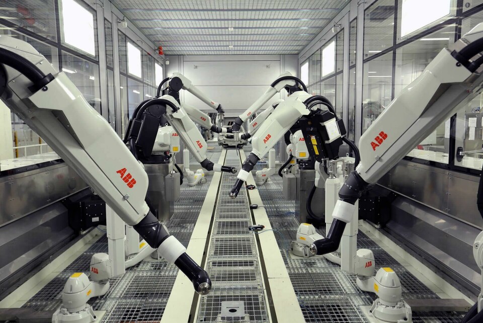 Automakers are turning to advanced automation and robotics, which play a central role in streamlining evolving production processes to ensure an efficient and sustainable future To overcome challenges, automakers are turning to advanced automation and robotics, which play a central role in streamlining these evolving production processes to ensure an efficient and sustainable future