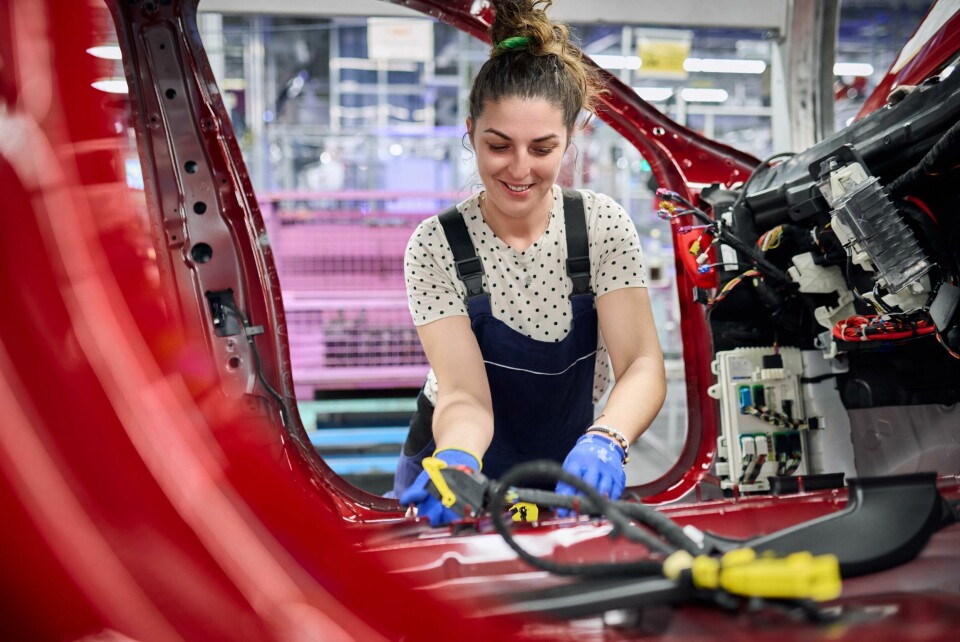 A skilled and dedicated workforce underpins BMW Regensburg’s exellence A skilled and dedicated workforce underpins BMW Regensburg's exellence