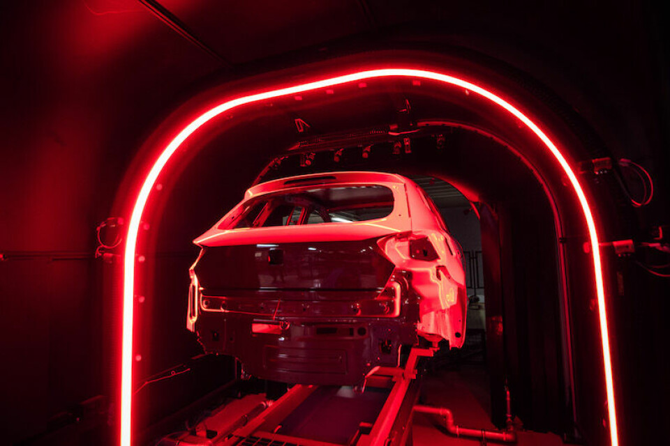 A two-tone finish tunnel