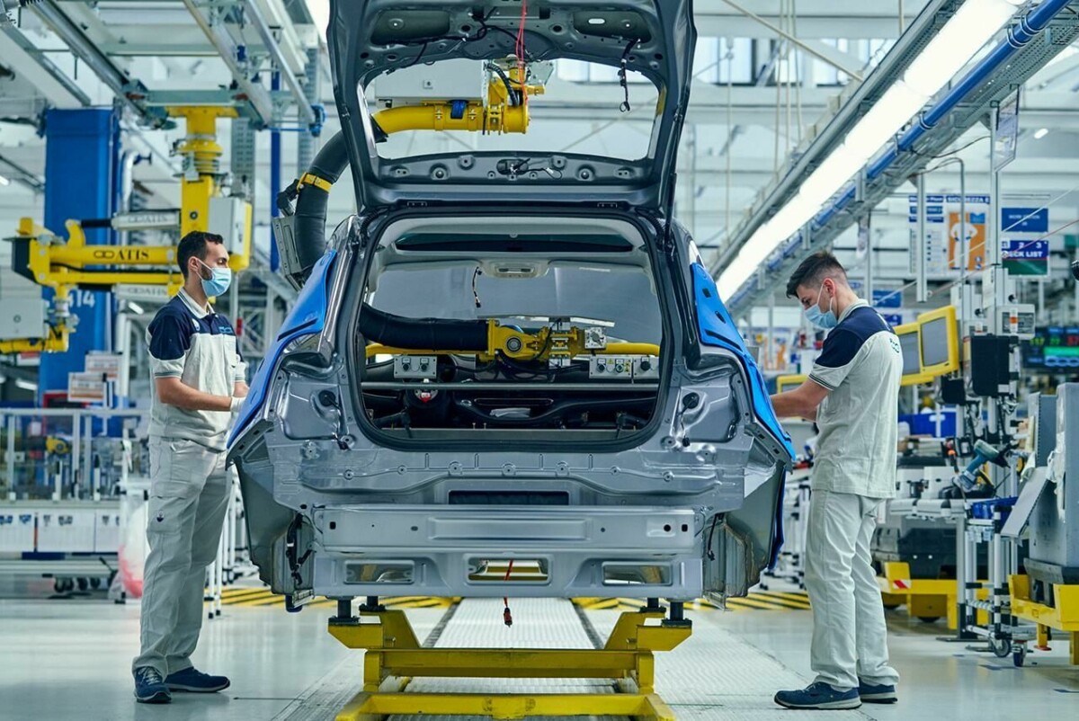 The European Automotive Industry: At a Critical Crossroads 7 The changing shape of Europe's automotive production operations ...