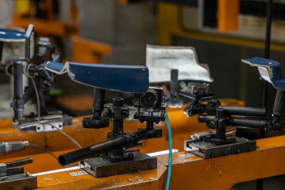 AI-based defect detectionPanels leaving the press are photographed and images are analysed by software with potential flaws highlighted in a red circle on screen. Audi camera detection