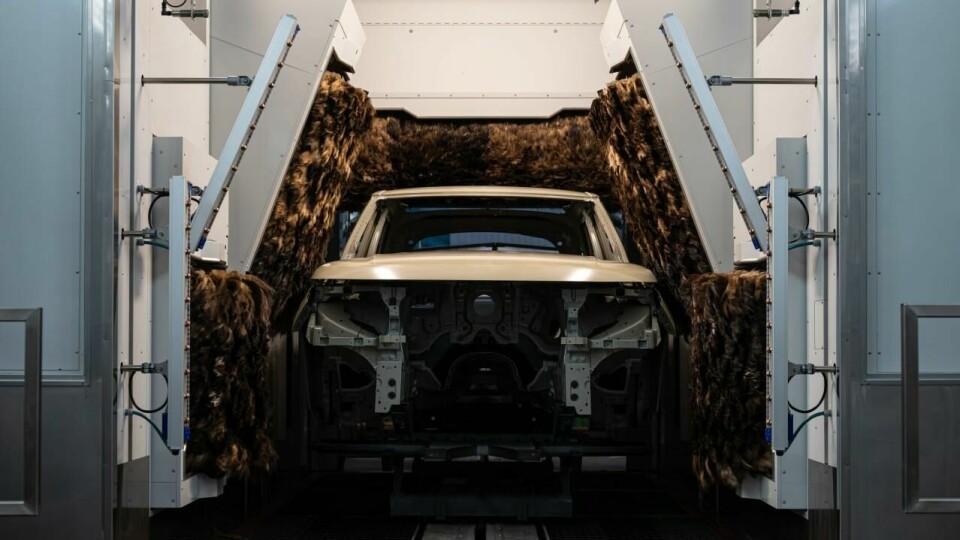JLR’s use of ostritch feathers is a step towards the perfect paint finish JLR's use of ostritch feathers is a step towards the perfect paint finish