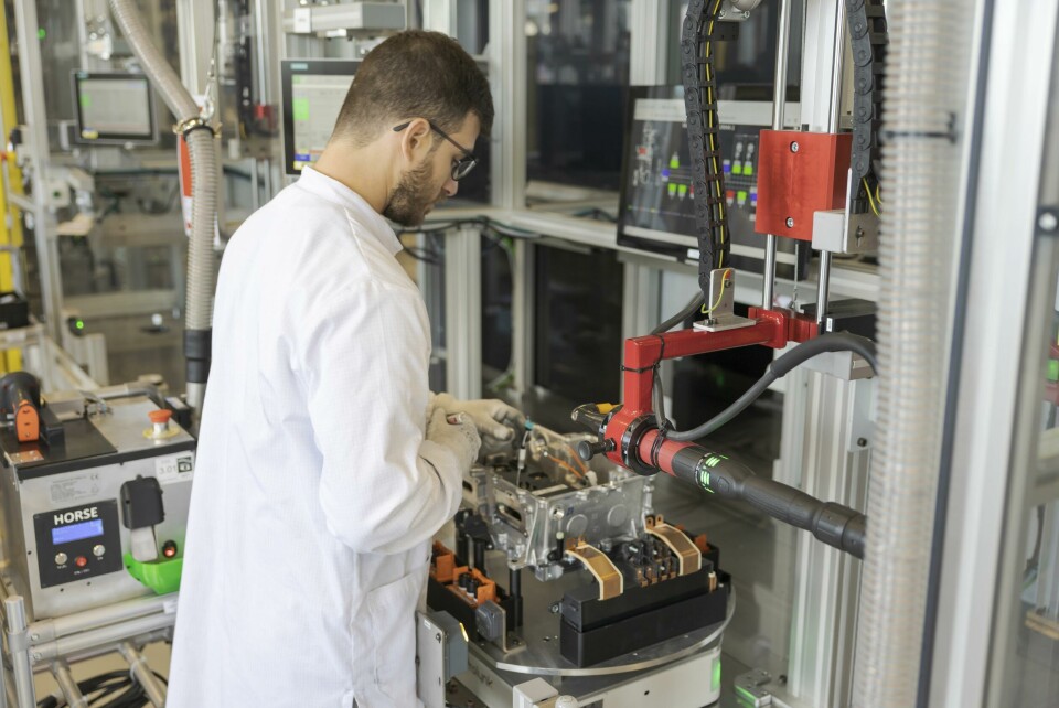Aveiro plans to produce 60,000 units this year, increasing to 230,000 by 2025, with investments in training and innovations for efficiency and safety PEB2