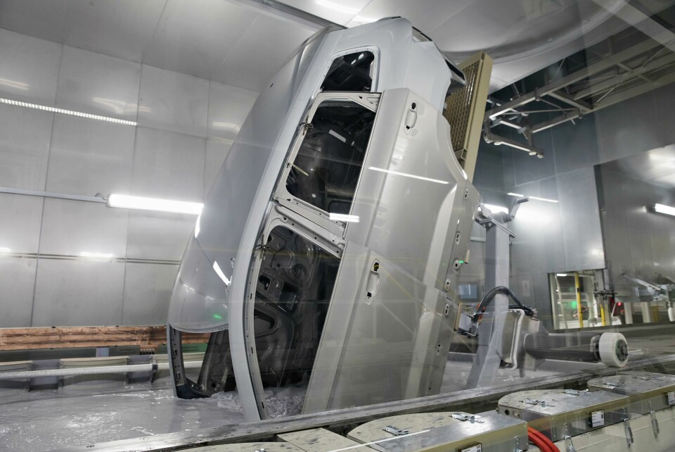 Cataphoretic coating bath provides corrosion protection to all surfaces of the body paint-shop-skoda-ktl-line