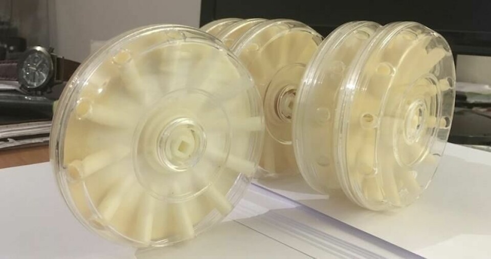The Al-air fuel cells are constructed from plastic, aluminium and a non-toxic, safe electrolyte and act as a power source rather than an energy storage device Al-air fuel cells