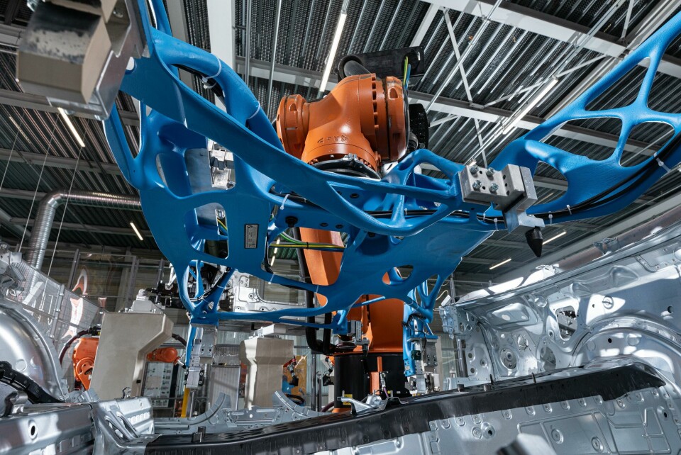 The 3D-printed gripper is roughly 30% lighter than the previous conventional model, using less energy and improving efficiency 3D_greifer_werk_M_25
