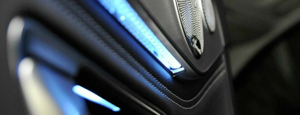 AI potential: from error detection to maintenanceDräxlmaier currently has use cases for AI in production in areas including surface quality checks, and is testing platforms to use generative AI to help manage and predict repair and maintenance Dräxlmaier interior console