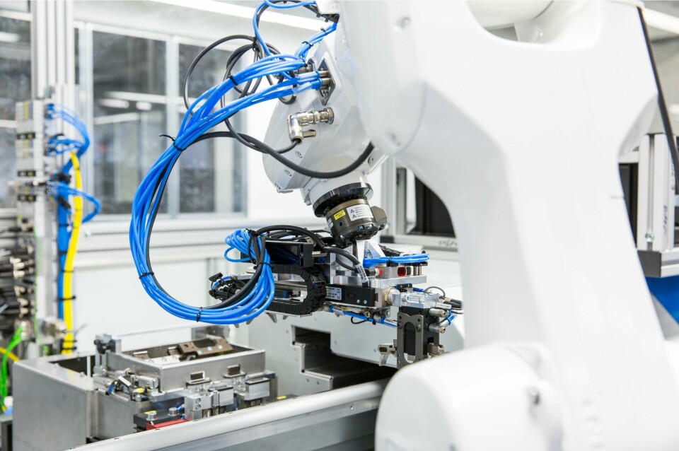 Automation: the response of suppliers to the increasing demand in the onboard network area Automation - the response of suppliers to the increasing demand in the onboard network area