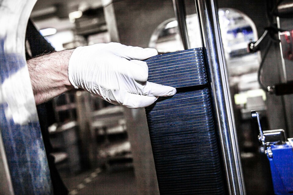 Blue World Technologies’ fuel cells use a liquid methanol as their fuel which is converted into the necessary hydrogen by integrated ‘reformers’ Blue World Technologies Hydrogen fuel cell