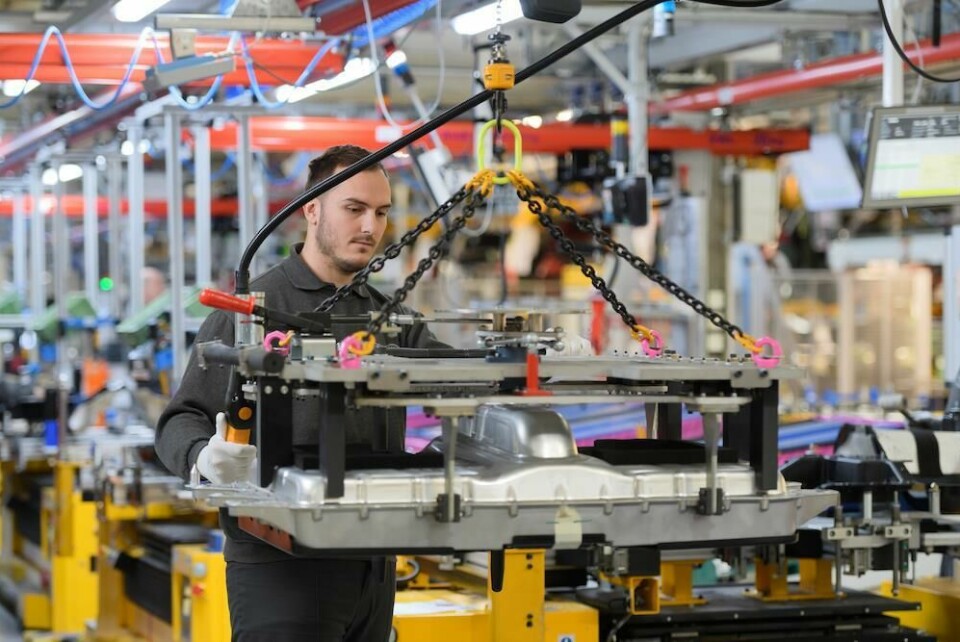 JLR PHEV battery loaded onto assembly line at the OEM’s Halewood plant, which is set to build an all-electric medium-sized Range Rover SUV from 2025 JLR PHEV battery loaded onto assembly line at Halewood plant