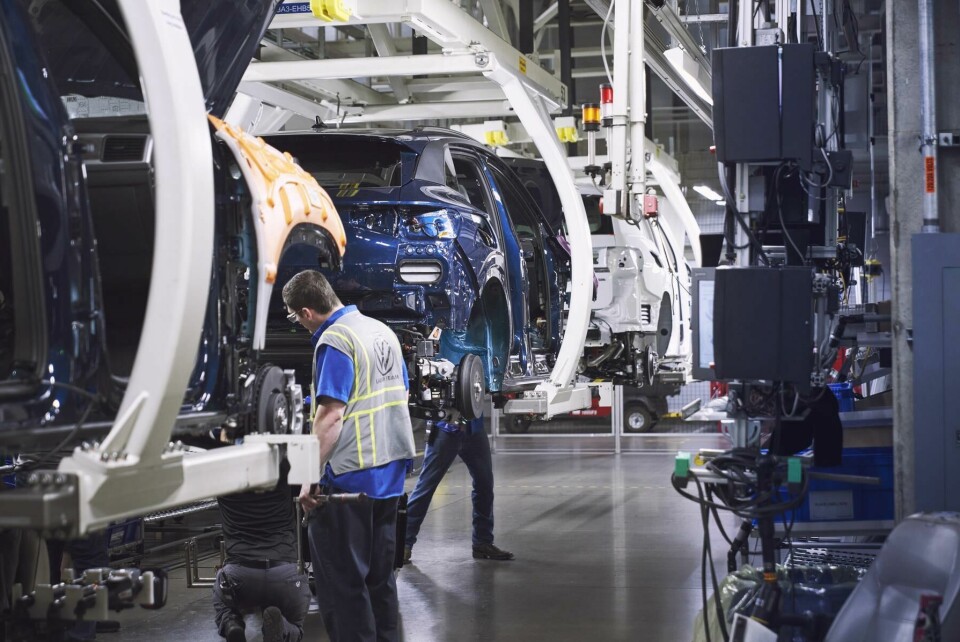 A practical approach to digitalisationIn Chattanooga, Volkswagen has seen strong results from RFID and vision-control systems, whilst it is leverage the Volkswagen Group Digital Production Platform to leverage and standardise data and apps across locations Works on the assembly line at Volkswagen Chattanooga plant