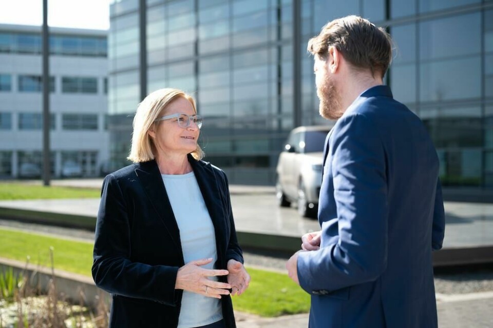 A friend of flexible lines – upgrading JLR production for EVs and more Barbara Bergmeier with Christopher Ludwig at Gaydon