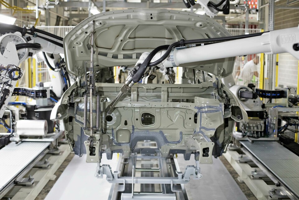 The commitment to automation is evident in the highly robotised nature of operations in the new paint shop paint-shop-skoda-robots-line