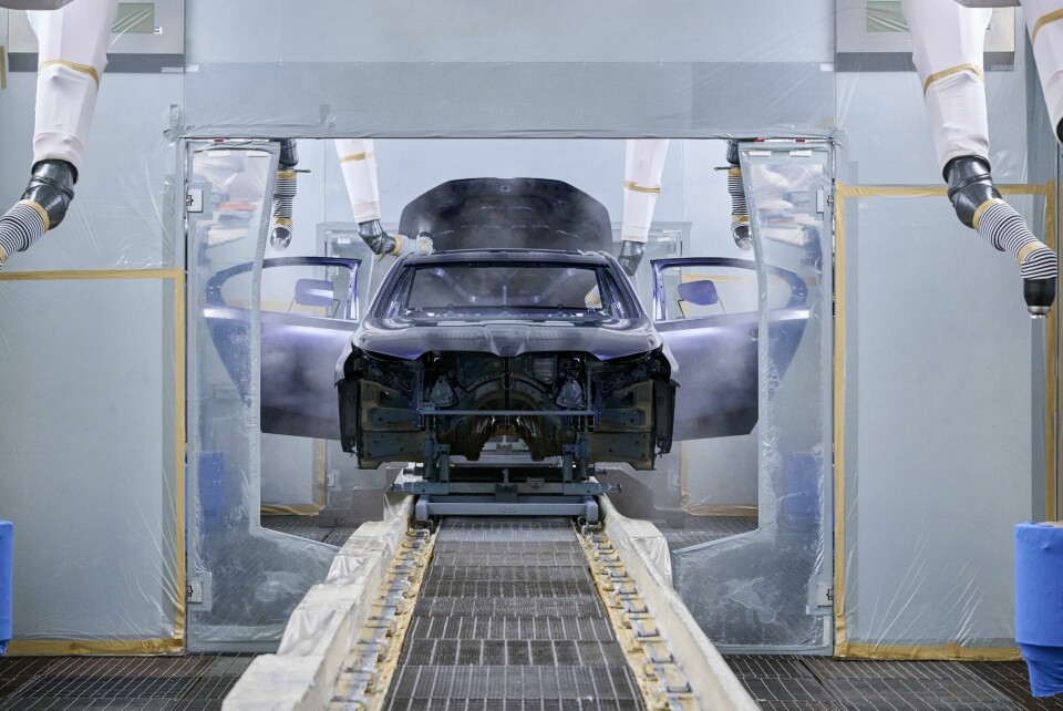 Paintshop operations at BMW’s Dingolfing plant Dingolfing paint booth 3 web resize