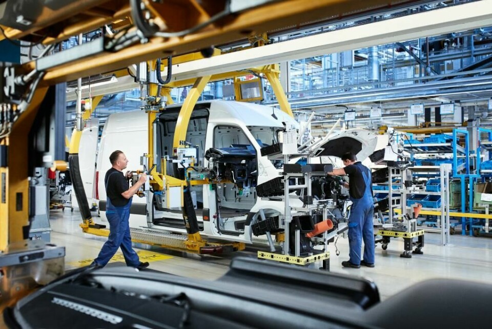 Mercedes-Benz Vans has invested a total of around €330 million in upgrading a production to share both ICE and electric vehicles at Düsseldorf Daimler eSprinter SOP