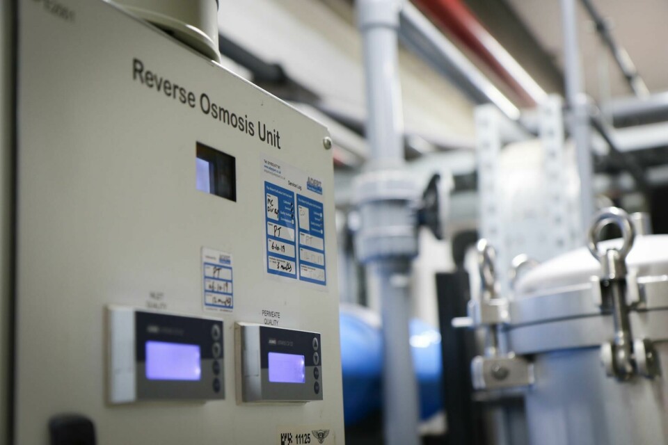 “Reverse osmosis” uses high-pressure pumps to separate contaminants, supporting quality standards in the vehicle body finish processes Bentley Reverse osmosis 2