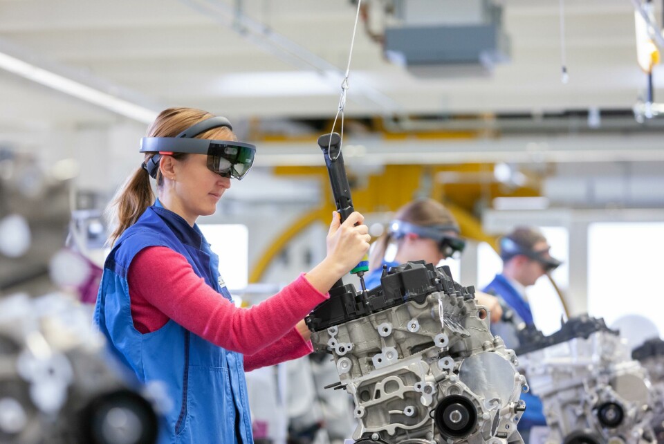 Quick learners BMW engine assembly training