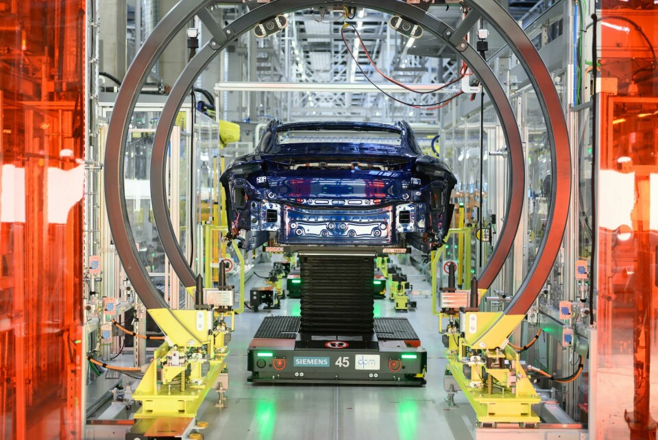 Integration with PLM, ERP and logistics systems helps manufacturers to transform virtual production and production orders into real production and supply chain execution IM2020070353DI_large