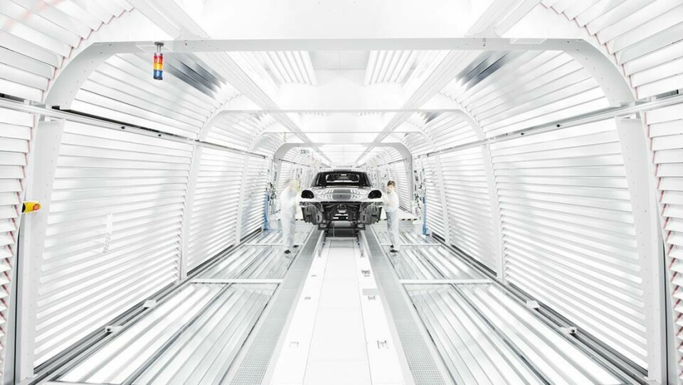 Another part of the continuous progress approach includes quality control, something that is a top priority in the paint process Porsche Leipzig – Macan paintshop