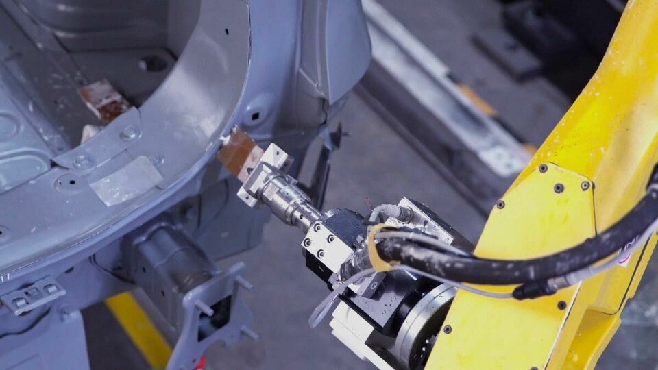 The complexity and irregularity of the sealant task has, up to now, made it difficult to replicate and automate NIssan sealant robot