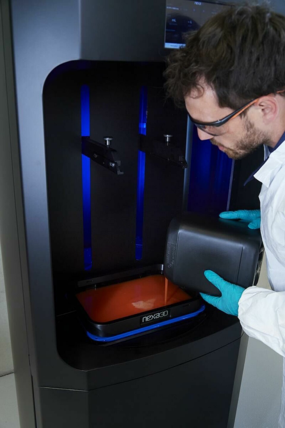 BMW has invested €15 million into the project, which will also house its research on new 3D print technologies and training for a rollout of toolless production across its global network BMW 3D resin pour