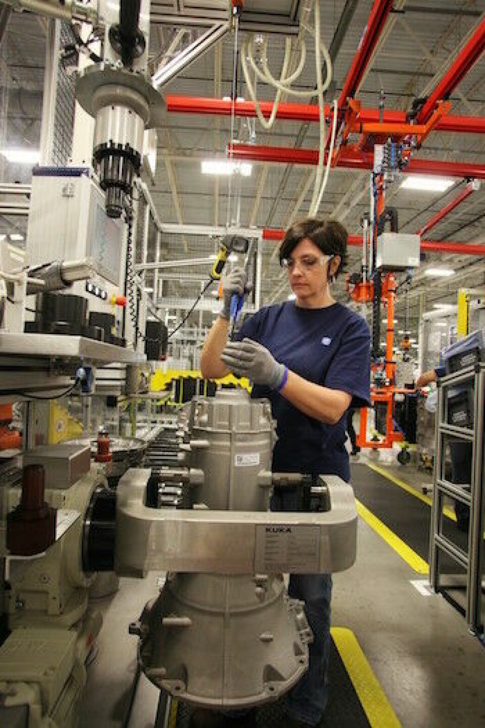 Seven key issues for tier suppliers Vehicle companies like to deal with a limited number of large suppliers perceived to be financially secure and strong. Production of transmissions is a good example