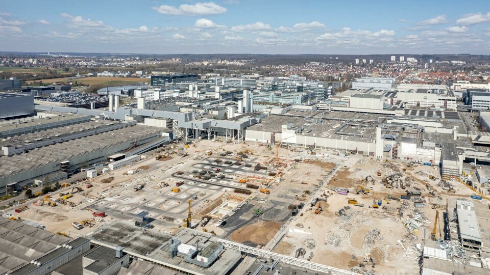 On a 60,000-square-meter site in the heart of the Sindelfingen plant, an old assembly hall was demolished to build the new paint shop, literally ”on the rubble.” On a 60,000-square-meter site in the heart of the Sindelfingen plant, an old assembly hall was demolished to build the new paint shop, literally %22on the rubble.%22 (Image- Mercedes-Benz AG)