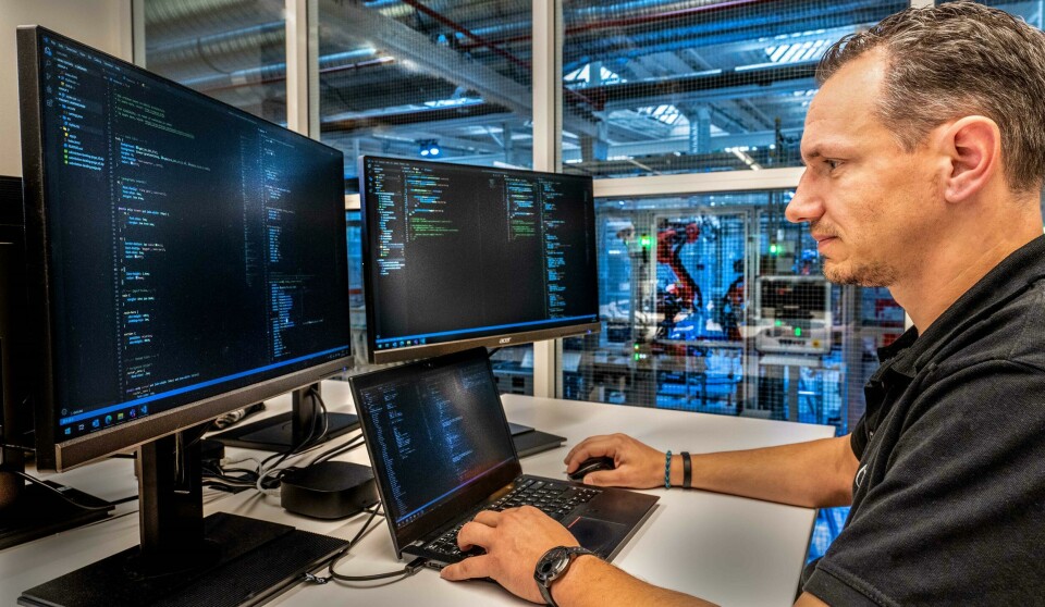 Smart manufacturing: Data, AI, and digital transformation Mercedes smart factory