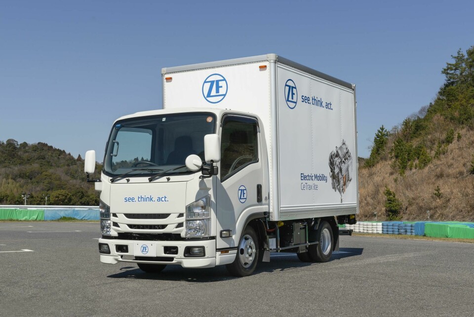 The CeTrax prototype truck is equipped with a pure electric drive unit ZF CeTrax lite truck