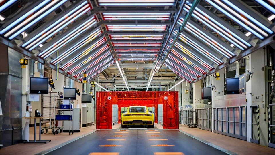 Through smart factory principles Porsche’s Zuffenhausen facility is integrating traditional and electric models on mixed production lines Zuffenhausen - Porsche