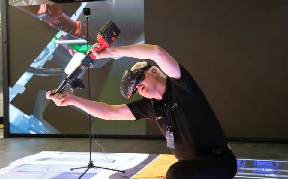 Daimler uses VR to check important assembly steps well in advance of series production Daimler VR