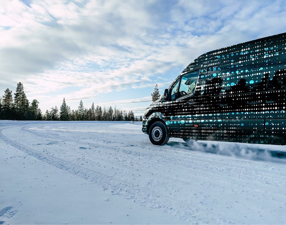 Mercedes-Benz eSprinter van undergoes extreme cold testing in northern Sweden. 22C0039_001