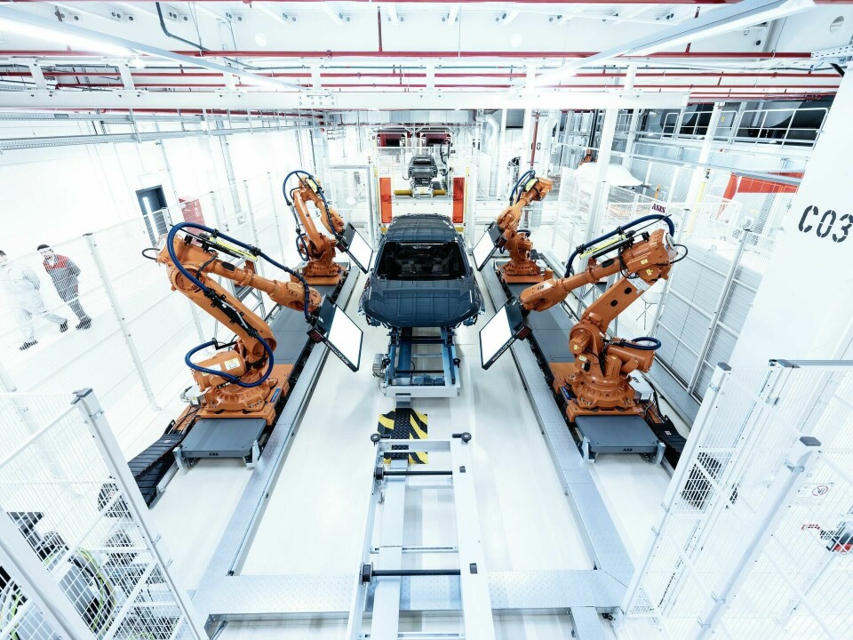 In the paint shop, cameras check the body for dust inclusions - Audi Q6 etron In the paint shop, cameras check the body for dust inclusions - AUdi Q6 etron