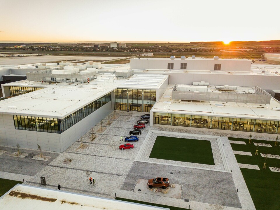 Jaguar Land Rover Nitra is located in the west of the country, an hour’s drive from the capital Bratislava. It cost the company €1.4bn (US$1.59bn) to build, covers an area of 300,000 sq.m, and has an annual output of 150,000 vehicles. Nitra exterior