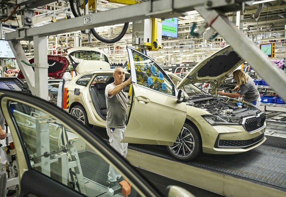 The introduction of the fourth-generation Škoda Superb involves a production shift from Kvasiny to the Volkswagen brand’s facility in Bratislava, Slovakia. The introduction of the fourth-generation Škoda Superb involves a production shift from Kvasiny to the Volkswagen brand's facility in Bratislava, Slovakia.