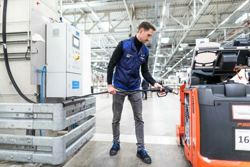 An employee at BMW Plant Leipzig refuels a plant logistics vehicle with hydrogen or wassterstoff (water substance) as it is known in German. P90423796-lowRes