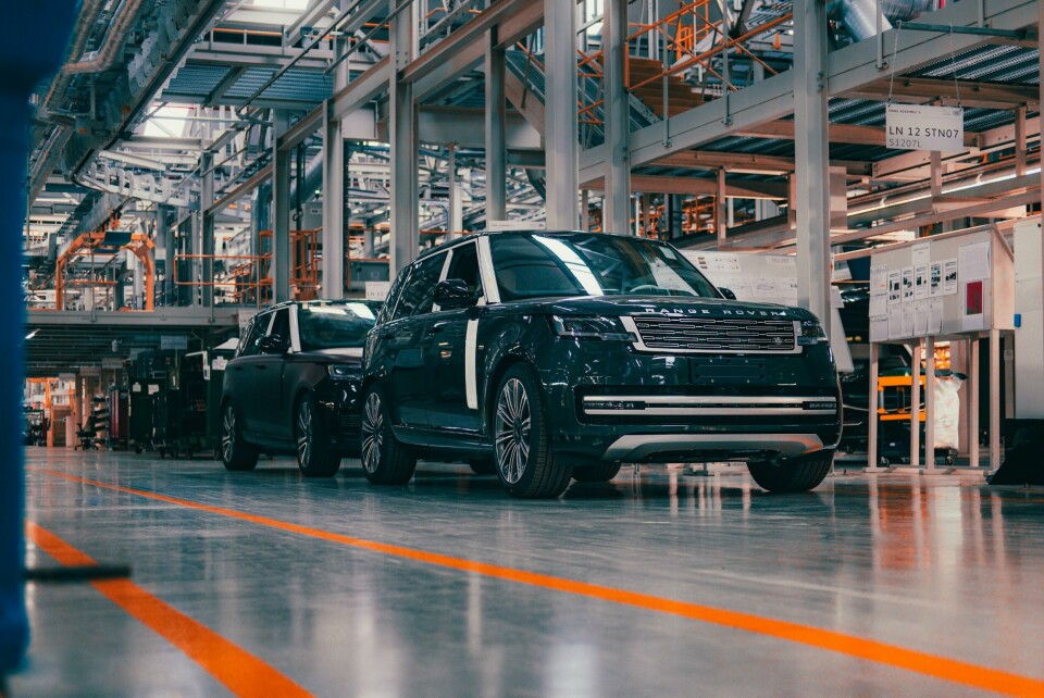 JLR – Putting sustainability at the centre of its strategy Modern Lux L460 Walkway resize