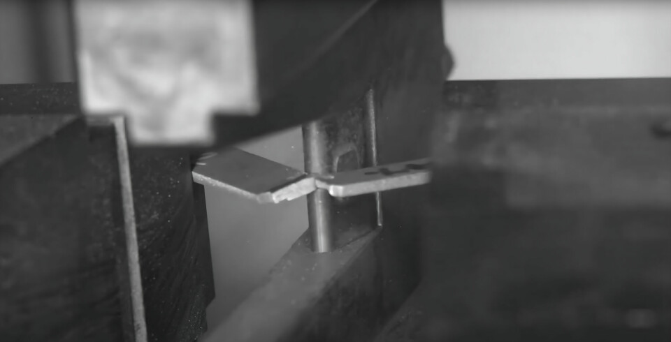 Charpy testing method using V-notch geometry to dynamically test weld strength.